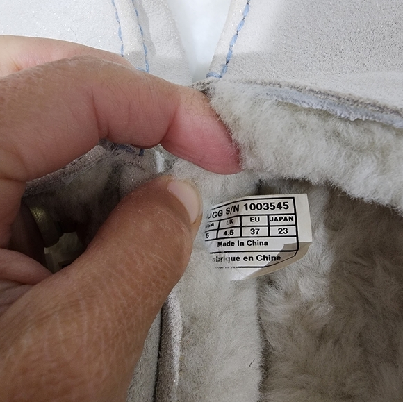 UGG I do Moccasins US 6 EUR 37 - Picture 8 of 9